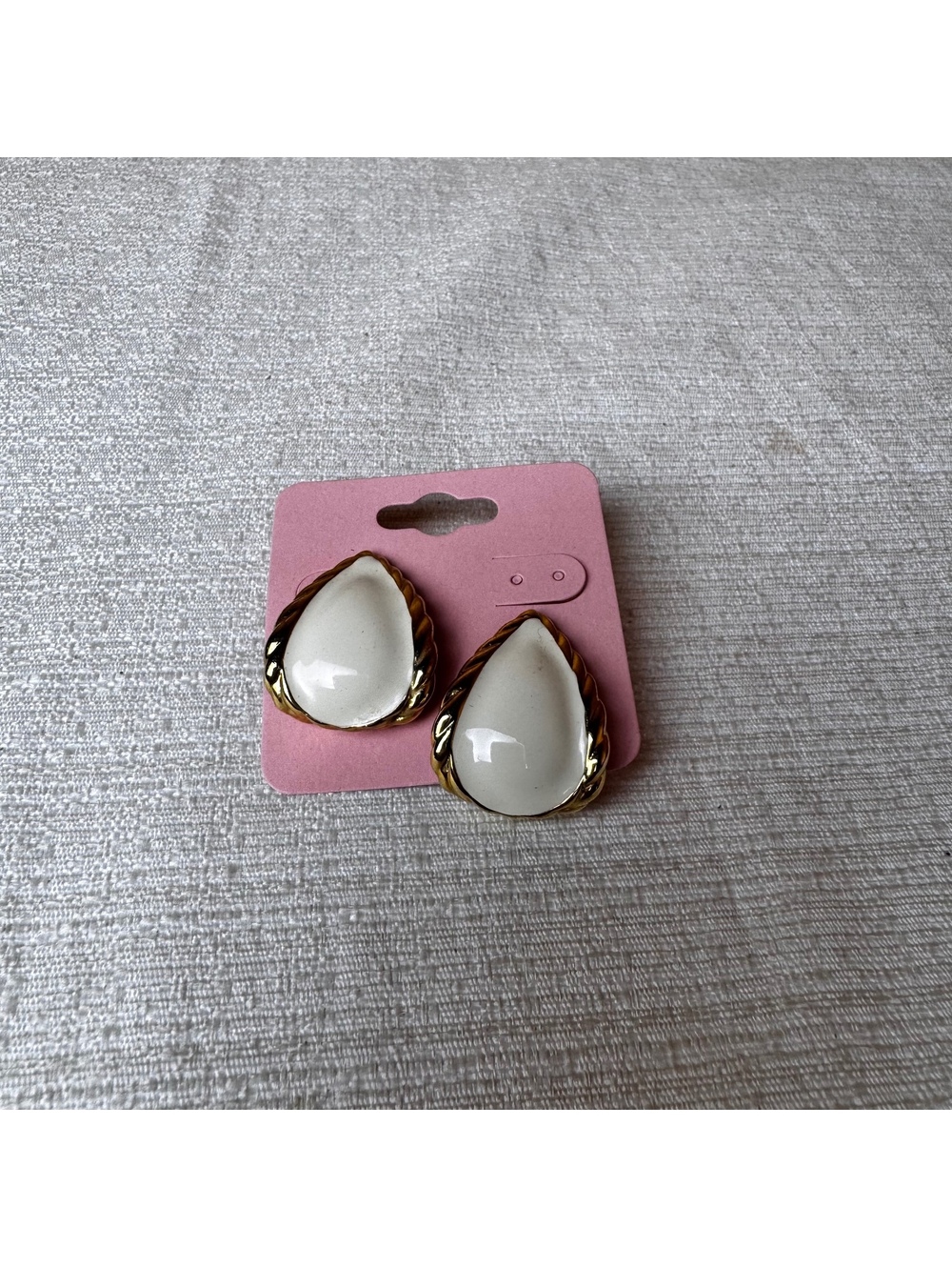 Vintage Cream Teardrop Gold Tone Pierced Earrings 1 Inch Retro Statement - Picture 4 of 8